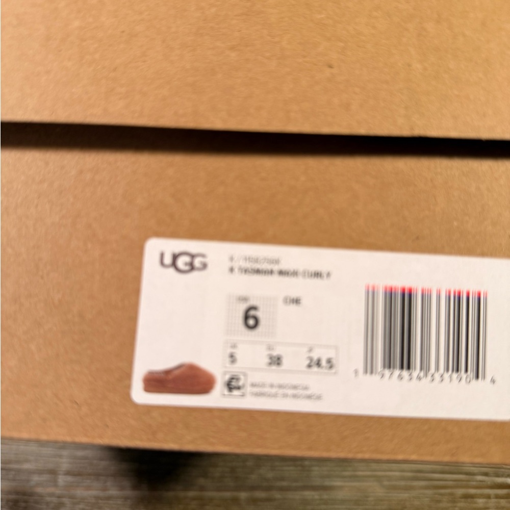 UGG Tan Shearling Slippers NEW big kids size 6 fits like an adult size 7 - Picture 8 of 8